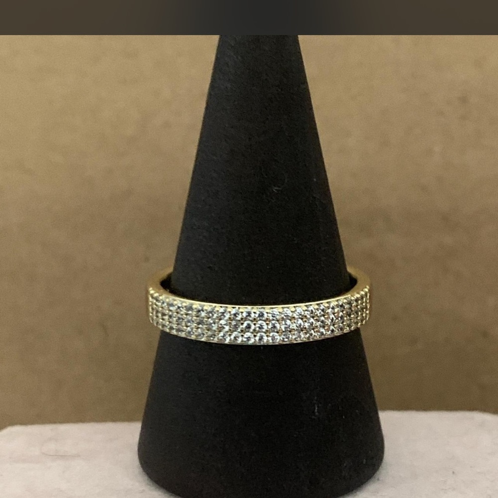 Beautiful 14k gold plated wedding band with zircons.